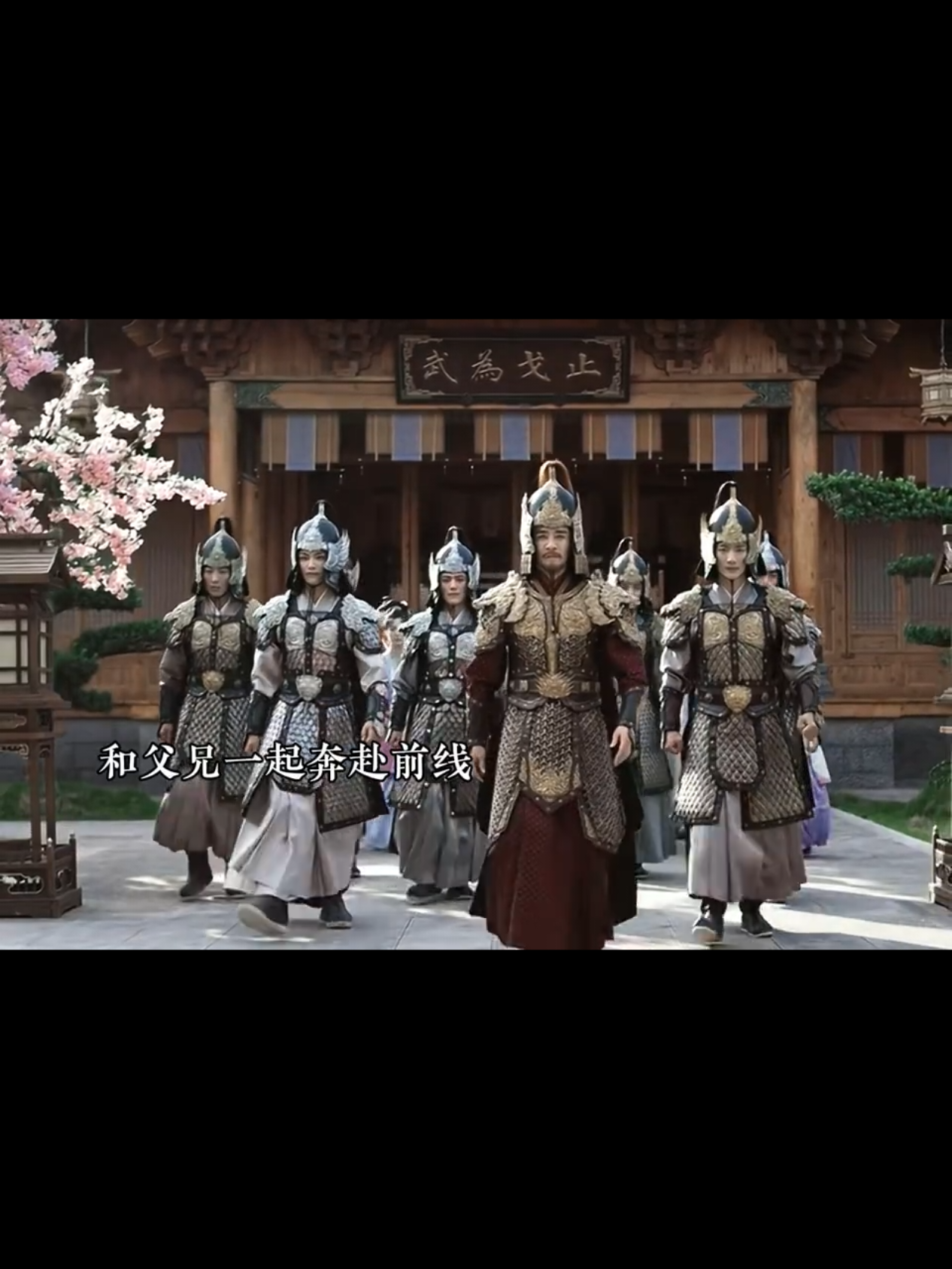 โอ้ย..ตาบวมหมดเลย...😭😭 ภูผาอิงนที Fight For Love #ติงอวี่ซี เป็น เว่ยอวิ๋น เขาเป็น ทายาทคนสุดท้ายที่เหลืออยู่ของตระกูลเว่ย หลังจากตระกูลประสบความพ่ายแพ้ในการรบครั้งใหญ่ ทำให้เขาต้องเติบโตขึ้นอย่างรวดเร็วเพื่อเป็นเสาหลักของตระกูล มีนิสัย โหดเหี้ยม เย็นชา เก่งกาจ และเจ้าแผนการ เนื่องจากได้รับการกล่อมเกลาจากนางเอก (ฉู่อวี๋) ในชาตินี้ ทำให้เขา ลดความโหดเหี้ยมลงและมีสติมากขึ้น กว่าชาติก่อน #ซ่งเซี่ยน เป็น ฉู่อวี๋ เธอเป็นสตรีที่ เก่งกาจ เชี่ยวชาญด้านการต่อสู้ (ศาสตร์การรบ) และเป็น นักวางแผน  เธอเติบโตและฝึกฝนในกองทัพ เธอเคยพยายามหลีกหนีการแต่งงานเพื่อคนรักแต่สุดท้ายก็เสียชีวิตด้วยโรคภัยในต่างแดน เมื่อได้เกิดใหม่ เธอจึงตัดสินใจแต่งงานเข้าตระกูลเว่ย (ตระกูลของพระเอก) เพื่อสืบหาความจริงเกี่ยวกับเหตุการณ์ที่เกิดขึ้น และตั้งใจว่าจะไม่ปล่อยให้เรื่องราวโศกนาฏกรรมเกิดขึ้นอีกครั้ง #ติ่งซีรี่ส์จีน #กําแพงเมืองจีนมันสูงเข้าแล้วออกยาก #ดูซีรี่ส์ 