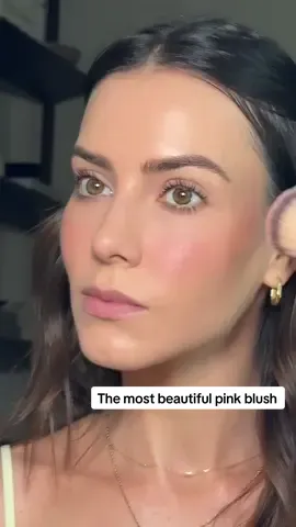 I love this blush + face palette + lip oil combo from @YSL Beauty 🥹 not only the packaging is amazing but the quality of these products are 😘🤌🏻 (chef’s kiss). They’re lightweight and buildable for a 24h flawless look! What’s your favorite blush? Let me know in the comments ⤵️ . . #giftedbyyslbeauty #yslbeautyfacepalette #yslbeautyshadesofsummer #makeup #blush 