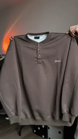 Áo sweater cổ tròn có cúc Davuba #aosweater #aosweaternu #aosweaternam #aosweaterformrong #aosweaternamnu 