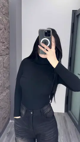 Mùa đông lại tới gòiiii !! Coá áo cổ lọ chưa mấy bà ơi #aocolo #aogiunhiet #thoitrangnu 