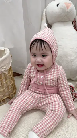 Ngồi cười tíu tít như này thứ nào chịu nổi chứ 😍#embedangyeu #embedethuong #embehaihuoc #embehappy #xuhuong 