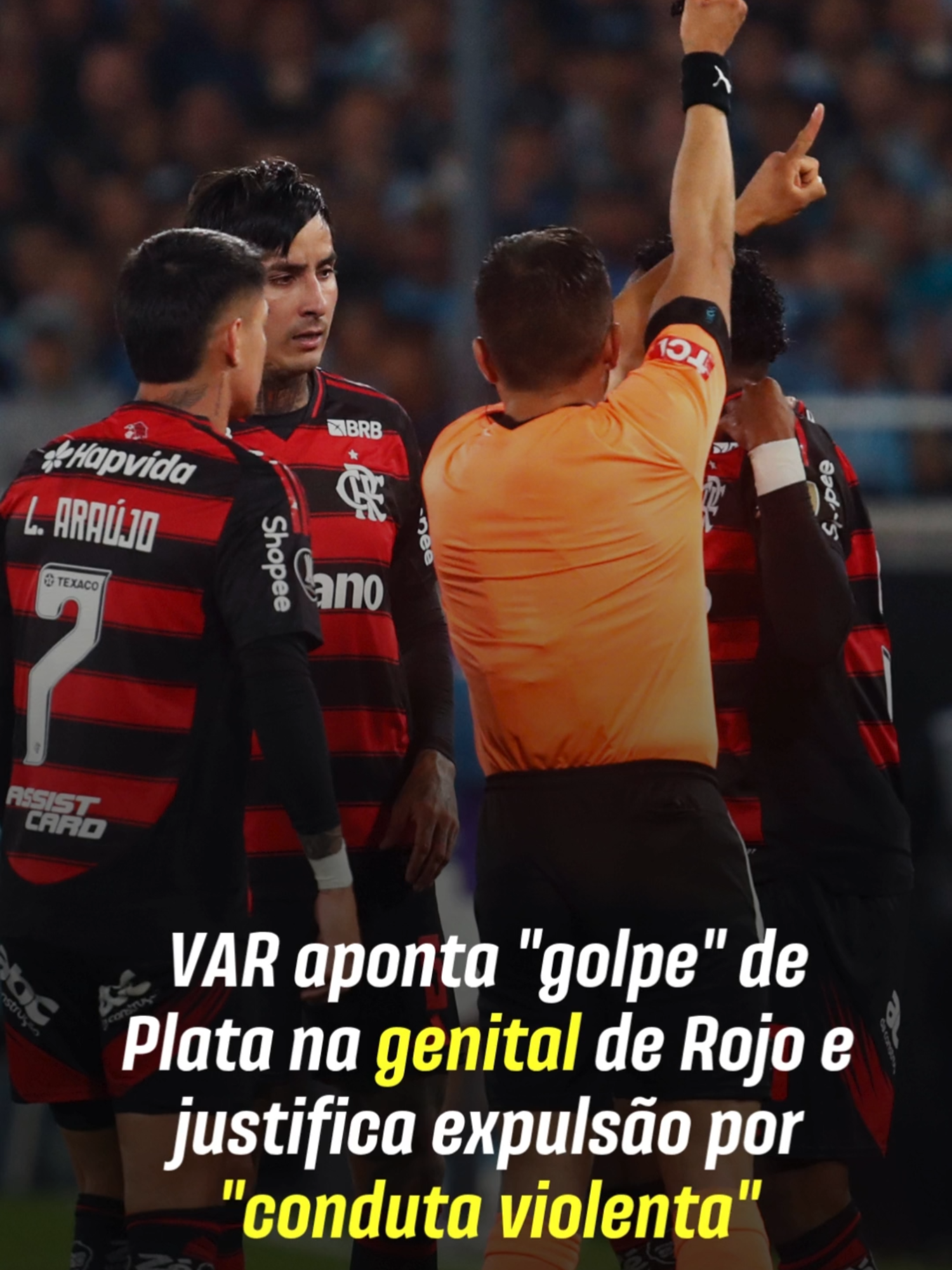 EXPULSÃO POLÊMICA! 😳🚨 Gonzalo Plata foi expulso aos 10 minutos do segundo tempo por acertar Marcos Rojo com a mão direita, em Racing x Flamengo, pela semifinal da Libertadores. Mesmo com um a menos por 40 minutos, o Rubro-Negro garantiu a vaga! 🔥A Conmebol divulgou a análise do VAR, que classificou o lance como conduta violenta. 👀 *Contém legenda automática #Libertadores #FutebolBrasileiro #Flamengo #Libertadores