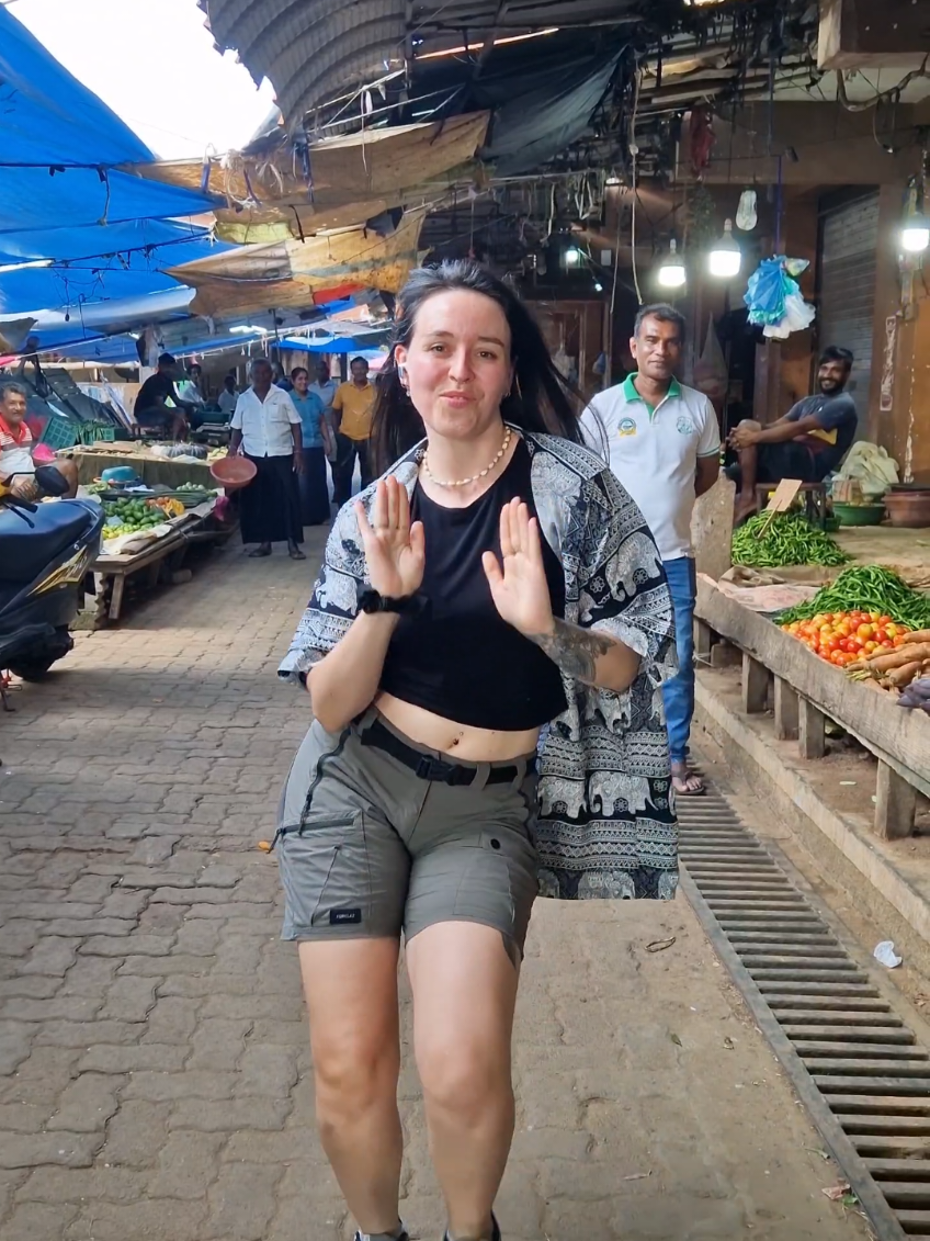 Cute Sri Lankan Dance 🤌🤩  #chuttakchuttak #srilankan_tik_tok🇱🇰 #matara #localmarket #newtrend 