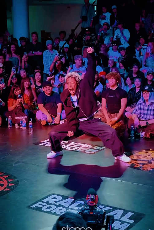 Crown freestyle (Credit: @Stance) #dancebattle #streetdance #streetdancer #streetdancing #hiphopdance 