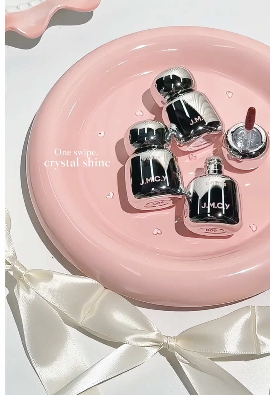 Jelly shine that sparkles like rippling light.  BGCD #jmcy #jmcyph #jmcycosmetics #jmcyphilippines #tiktokshop11bigpamasko 