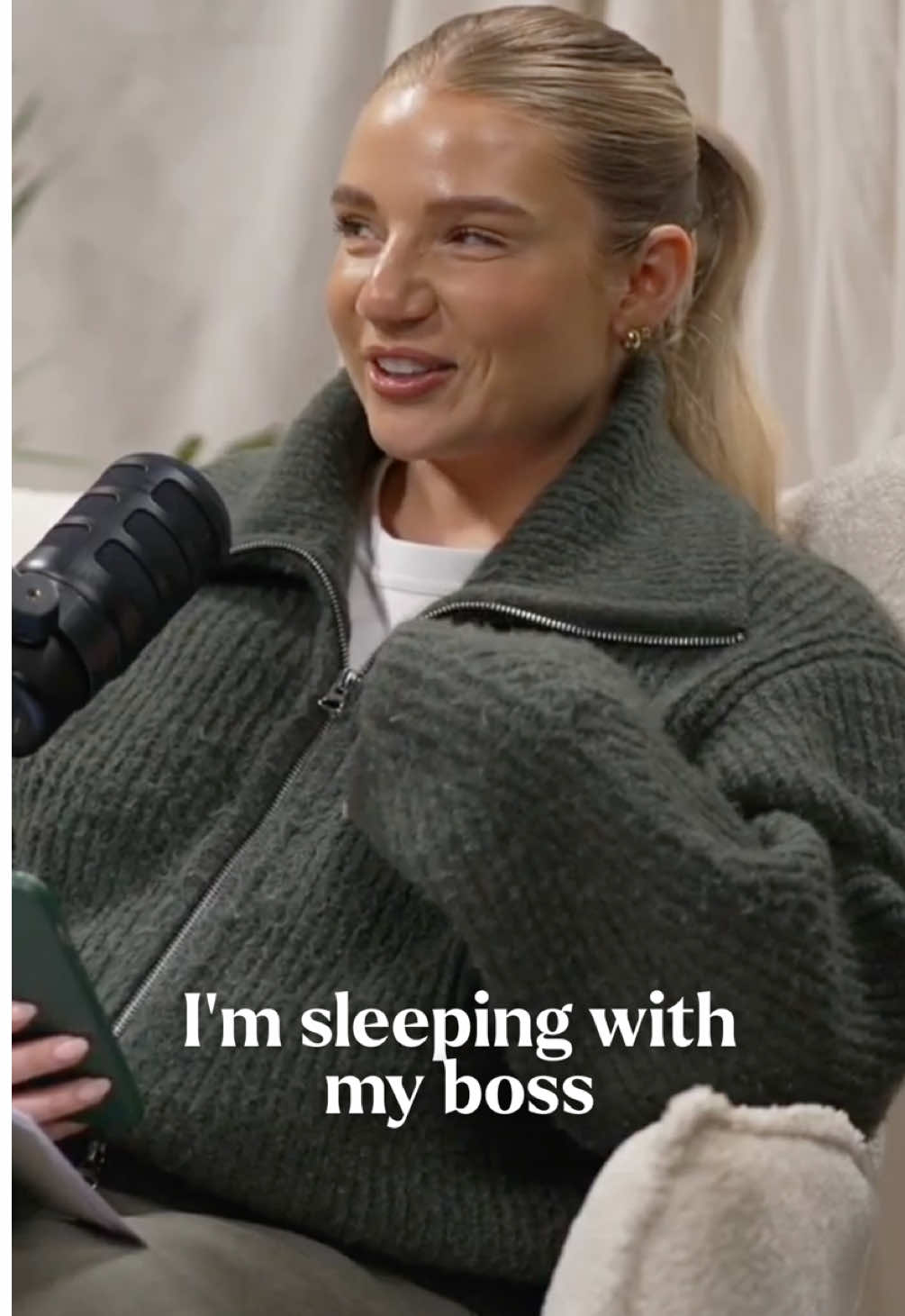 Would you ever sleep with your boss? 👀 #glasgow #podcastclip #datingstory #workrelationships #coworker 