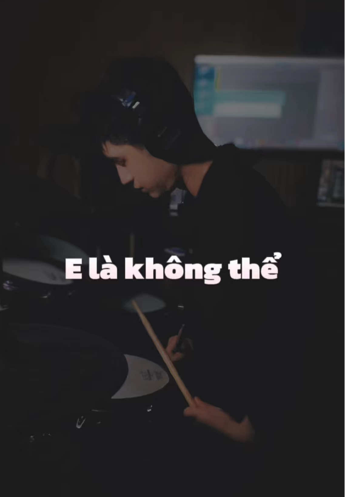 E là không thể ... zui lòng các bạn nhen. Phần guitar của ảnh đó :))))  #tuenhandrum #hoctrongcoban #elakhongthe #drumcover #fyp 