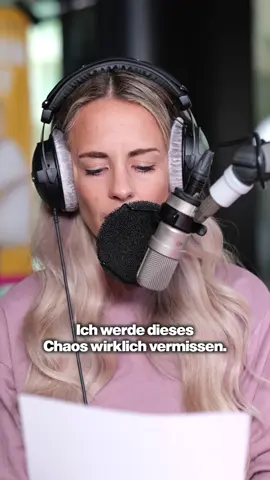 Wir haben heute im Radio Emotionen gezeigt und zum Nachdenken angeregt mit diesem wunderschönen Gedicht. Warst du dabei? Wie war es für dich? Schreibs in die Kommentare. Morgen sind wir das letzte Mal onAir bei Energy Basel, Bern und Zürich. Nicht verpassen und Radio einschalten von 05:00 Uhr bis 10:00 Uhr danach gibts uns wieder in unserem Podcast Kuss&Krise hier auf Social Media oder auf der Bühne: Mit unserem Bühnenprogramm „Warum ist SIE/ER so?“ #radio #emotional #gedicht 