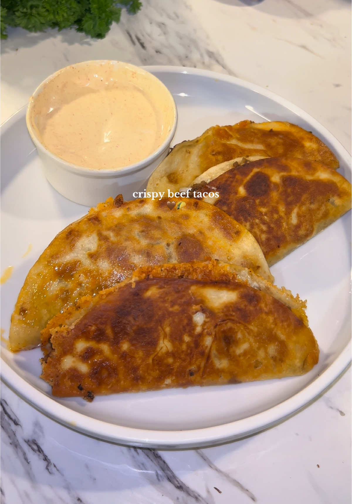 crispy beef tacos or tacos durados🤎🌮 so easy & sooo delicious!!     recipe: ( i made about 6 tacos ) ingredients: 1 lb (450g) ground beef ½ small onion, diced (about 50g) 1–2 tsp oil (5–10ml) 1 tsp chili powder (3g) ½ tsp paprika (1g) ½ tsp cumin (1g) ½ tsp garlic powder (1g) ½ tsp onion powder (1g) ½ tsp chicken bouillon (optional) (2g) salt & pepper to taste flour tortillas  oil for frying (about ¼ cup / 60ml) in a skillet over medium heat, warm 1–2 tsp (5–10ml) of oil. add the diced onion and sauté until soft (about 2–3 minutes). add the ground beef, breaking it apart as it cooks. once it’s mostly browned, stir in all the seasonings and mix well. let it cook a few more minutes so the flavors really bloom and the meat browns a bit more. remove from heat and set aside.   pico de gallo: 2 roma tomatoes, diced (about 200g) ¼ white onion, diced (about 30g) 1–2 tbsp chopped cilantro (3–5g) ½ lime, juiced (about 1 tbsp / 15ml) pinch of salt minced jalapeño (optional)   for the pico, mix everything in a small bowl and adjust the salt or lime if needed. chill it while you finish the rest. creamy spicy sauce:  mexican table cream (crema) (about ½ cup / 120ml) a bit of hot sauce (to taste)( i used valentina & tabasco i think) kewpie mayo garlic powder chili powder salt & pepper (to taste) mix together and adjust to taste! it should be creamy, tangy, and a little spicy. to assemble:    add about 2 tbsp (30g) of the beef filling on one half of each tortilla as well as cheese and fold it closed. in a large skillet, heat about ¼ cup (60ml) of oil over medium heat. once hot, add the tacos & fry until golden and crisp on one side (about 1½–2 minutes), then flip and fry the other side. transfer to a paper towel to drain the extra oil.   for the cheese i used : 4 oz mozzarella  8 oz pepperjack      #beef #tacos #Recipe #fyp #crispytacos    ib: aflavorfulbite 