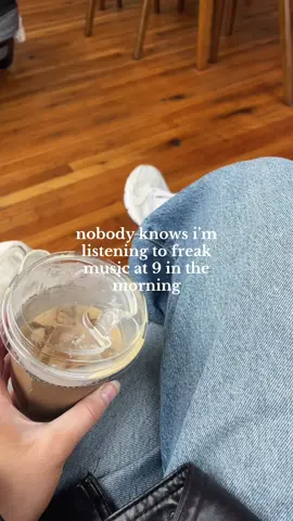 how i start the morning off right 😌 #partynextdoor #randb #coffee 