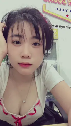 Maii cuối tháng gòiiii qua mua xe cho em đi anh iu ơi 