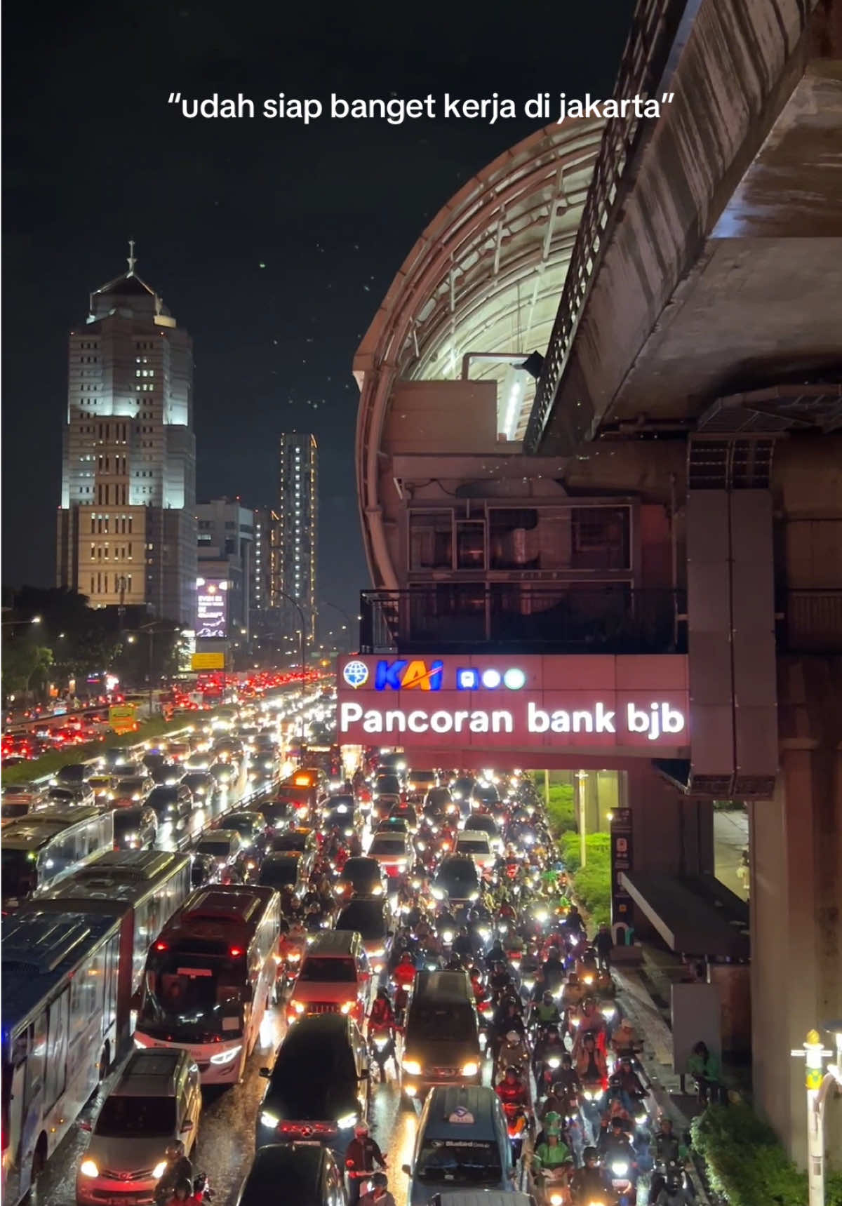 5 jam sehari dijalan udah siap kan? #officelife #corporatelife #jakarta #fyp #anakkereta 