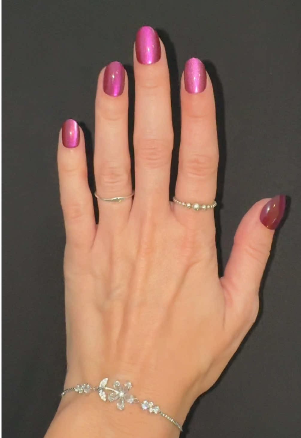 Would you believe me if I told you these were press on nails? 💅🏻✨ #halloweennails #pressonnails #chromenails #purplenails #shortnails