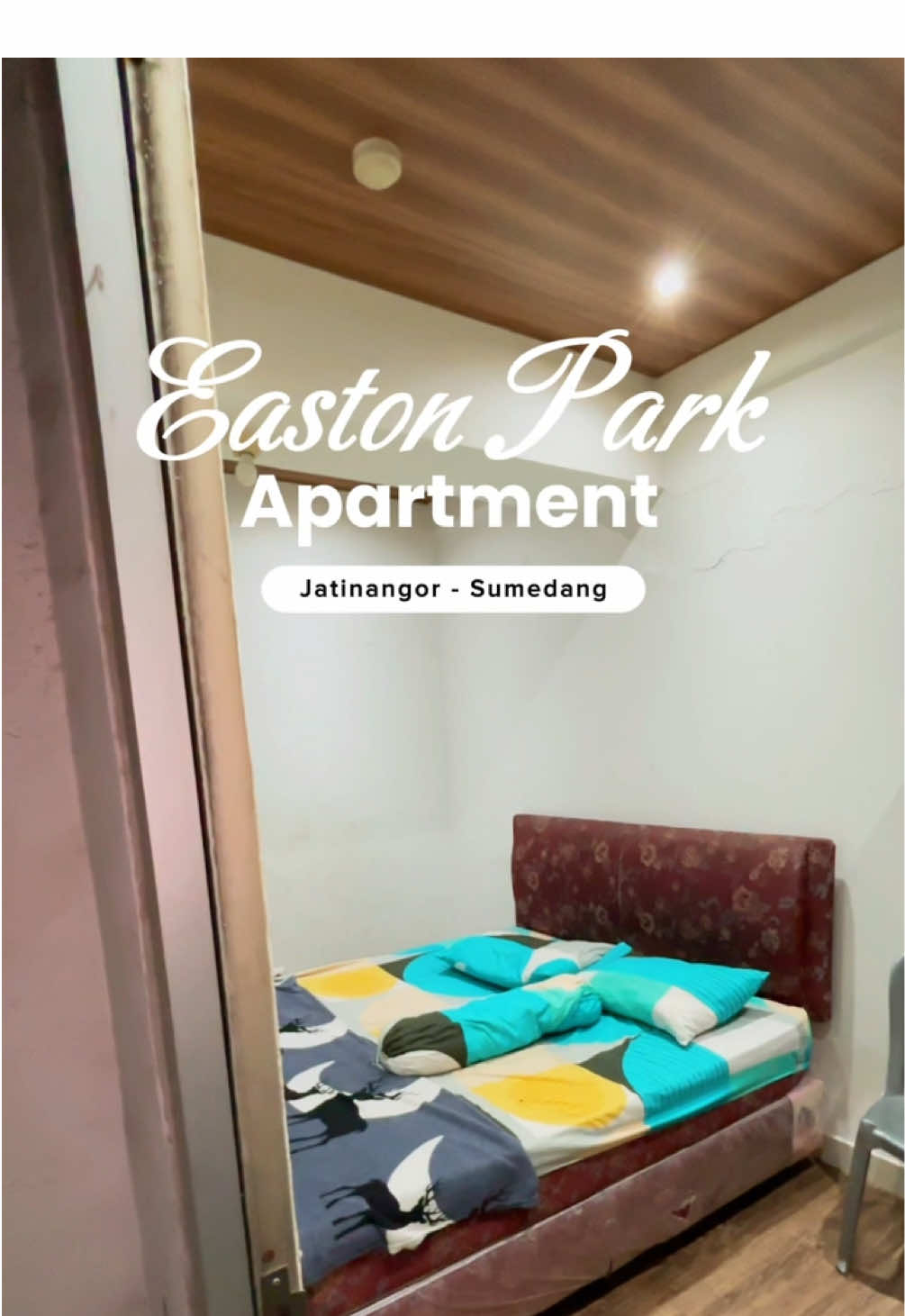 Easton Park Apartment di Jatinangor sangat cocok dijadikan tempat singgah atau bermalam di Jatinangor✨ Lokasinya strategis dan harganya affordable mulai dari 200 ribuan saja.. Kamarnya cozy dan fasilitasnya sudah lengkap dengan pemandangan city view yang memanjakan mata. Bookingnya via aplikasi RedDoorz dan jangan lupa masukan kode promo 