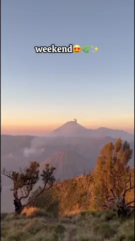 Capek bangett.  Doorprize-nya harus surga ya Allah, jangan kaos panitia 🫠🍃 @TriaAtmajaWisnu  #gurumuda #jalanjalan #jalanjalantraveling #fyp #fyppppppppppppppppppppppp 