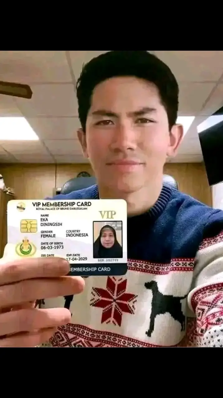 Saya hanya ingin menggunakan peluang ini kepada semua rakan-rakan saya dan yang saya sayangi dalam perjalanan saya ingin saya dimaklumkan jika anda belum mendapat kad keahlian sebenar hantarkan mesej terus kepada saya untuk mendapatkannya saya akan Saya akan berada di Malaysia secara langsung di bawah jalan minggu depan. Saya akan memaklumkan kepada setiap ahli keluarga diraja peminat saya, saya akan gembira melihat semua orang hantar mesej terus kepada saya untuk mendapatkan kad keahlian diraja anda jika anda belum mendapat