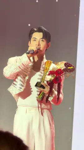 Hùng Huỳnh hạnh phúc nhận giải#thamdoshowbiz #happerbazzar #hunghuynh #hunghuynhgemini 