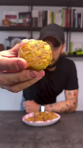 🔥FUNGHI RIPIENI ALLA CALABRESE 🔥 Croccanti, filanti e pieni di gusto! Uno tira l’altro, impossibile resistere. Basta un morso e senti tutto il sapore del sud 💥 Se li provi… non torni più indietro! 😍 #funghiripieni #funghiallacalabrese #ricettacalabrese #cucinaitaliana #ricettefacili 