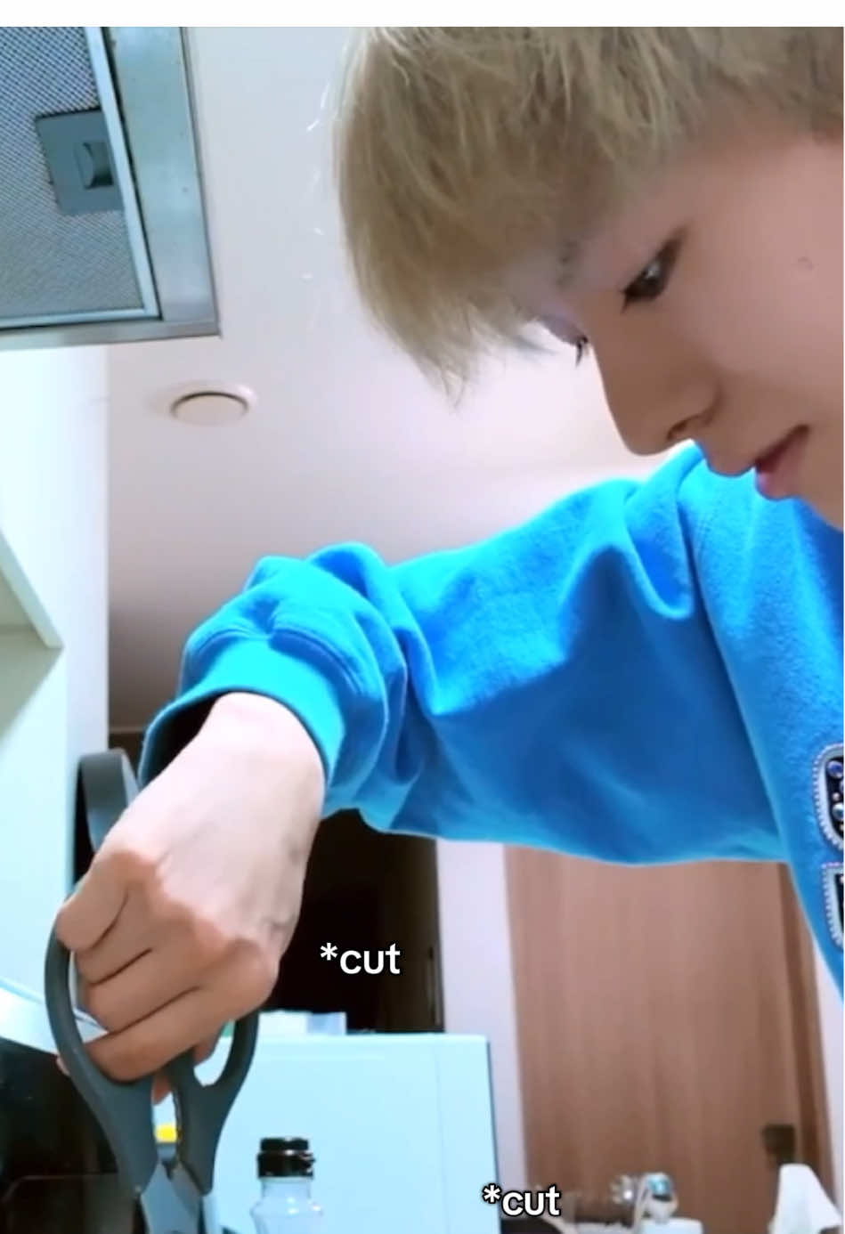 poor yuu-chan he just want to eat delicious meal 😭 #yushi #nctwish #relaycamnct 