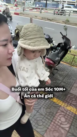 Buổi tối của em bé 10tháng mê ăn #embesosinh #embedethuong #mevabe #dailyvlog #fyp 