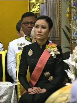 เจ้าคุณพระสินีนาถ พิลาสกัลยาณี  พระสนมเอกเอกในพระบาทสมเด็จพระวชิรเกล้าเจ้าอยู่หัว ในรัชกาลที่ 10 ปฐมจุลจอมเกล้า (ป.จ.) ──────── ❖ ───────── #พลโทหญิงเจ้าคุณพระสินีนาถพิลาสกัลยาณี  #เจ้าคุณพระสินีนาถพิลาสกัลยาณี  #พระสนมเอกในรัชกาลที่10  #พระตำหนักRCVK 