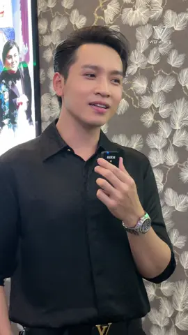 Bạch Công Khanh cảm thấy hạnh phúc vô cùng khi tham gia đêm Tình Nghệ Sĩ do ca sĩ Đàm Vĩnh Hưng tổ chức, đóng góp cho bà con vùng bão lũ. #DamVinhHung #mrdam #bachcongkhanh 