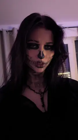 Said ur going through a phase | ig: juleshbr🌺 #wlw#wuhluhwuh#halloween#skull#fyp 
