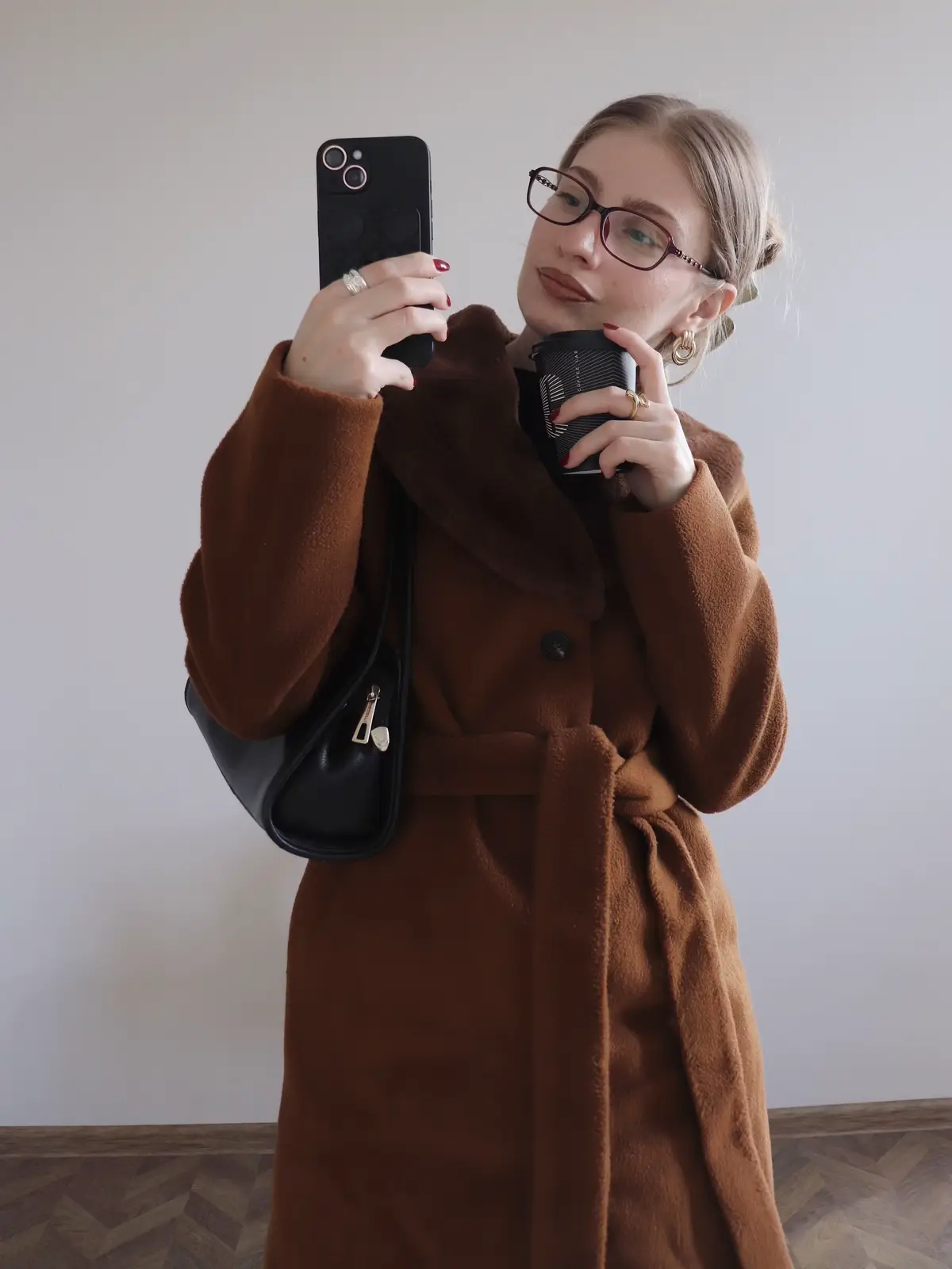 Autumn leaves, coffee, 90s minimalism and new books. What October’s been about 🍂 #autumnfashion #autumnvibes #autumnfashion #photovlog #autumnday 