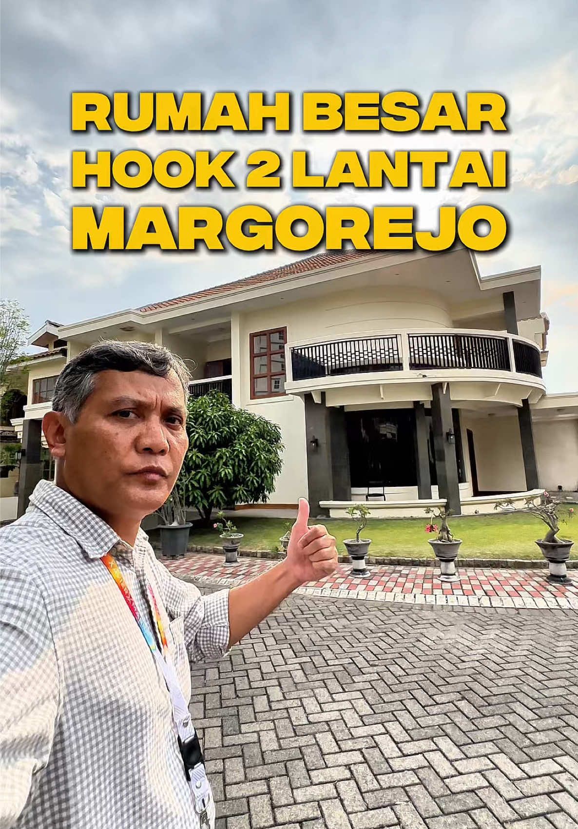 Ingin punya rumah buat ditinggali bersama keluarga besar, yang megah, 2 lantai, posisi hook istimewa? Ini cocok buat Anda. Lokasinya pun di kawasan prime yaitu Margorejo Indah Surabaya. Anda tertarik? Konsultasikan dengan saya. Chat saya di WA, link di bio💬 #rumahmewahdijualsurabaya #rumahmargorejoindah 