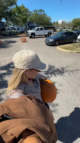 Moving to a new city can be scary but @BFF takes the stress out of making new friends in your new city! #BFFPartner #ad #pumpkinpatch #pumpkinpatchdate #tampaflorida 