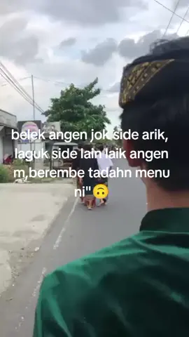 maik unin lagu ni 😅#sasaklombok🌴 #4u #fypシ 