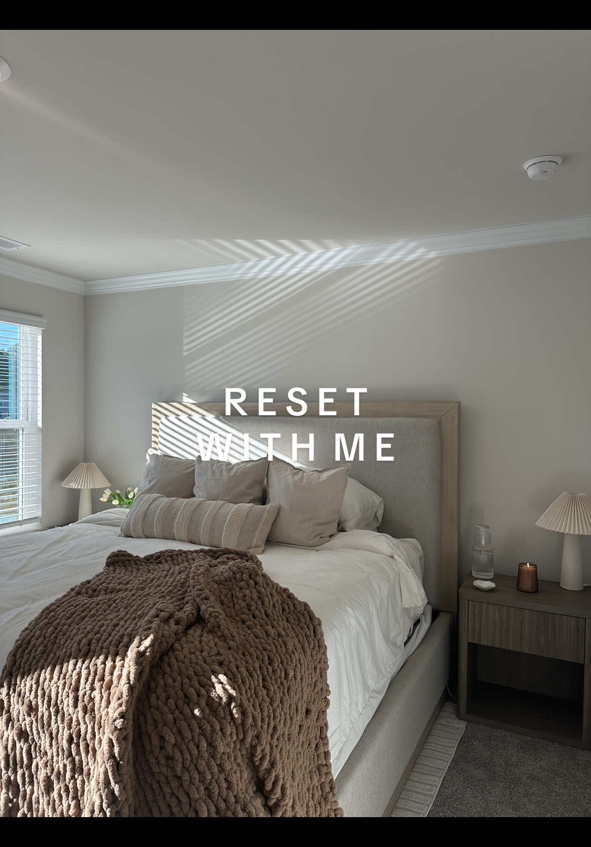 ready for the weekend so let’s do a quick bedroom/bathroom reset 🧽🫧 #CleanTok #bathroom #clean #cleaning #bedroom 