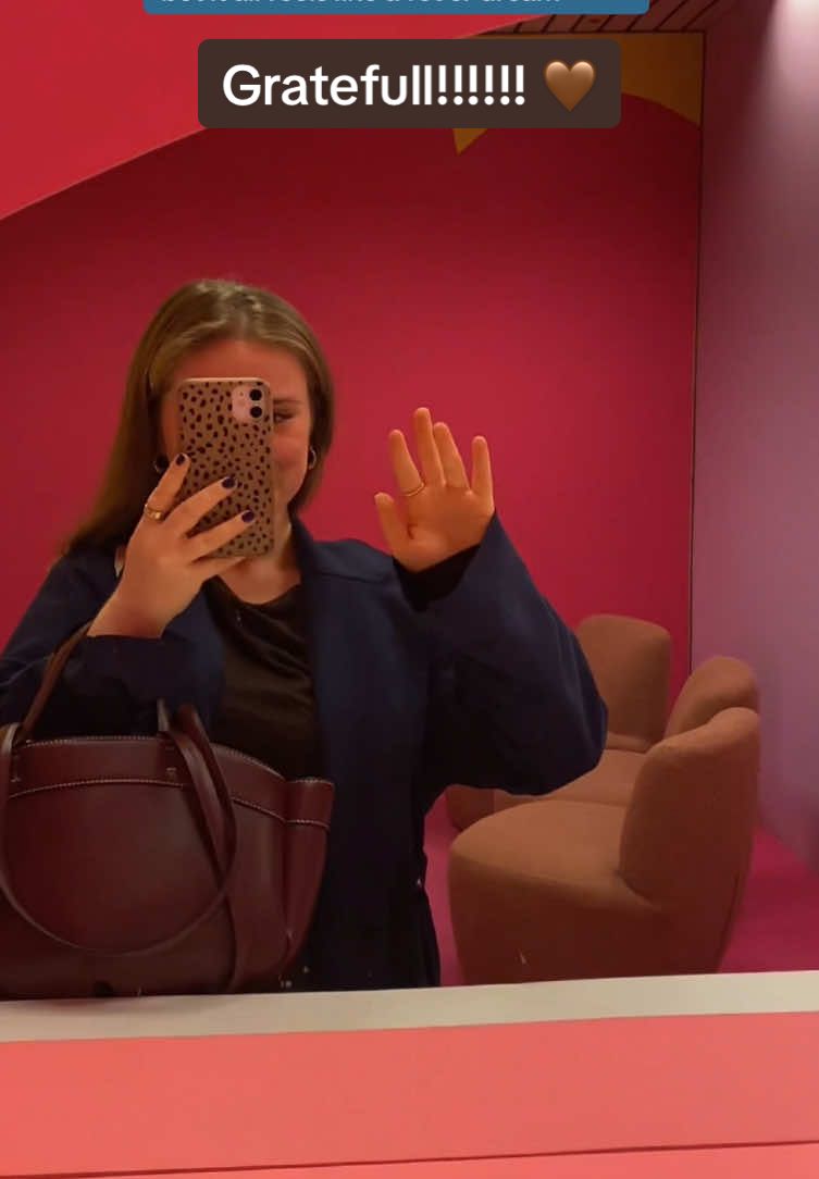 Soooo grateful for all these opportunities and all the support!!!! 🥹💙🍁⭐️🥰 #boektok #bookish #grateful #lifelately #authortok 