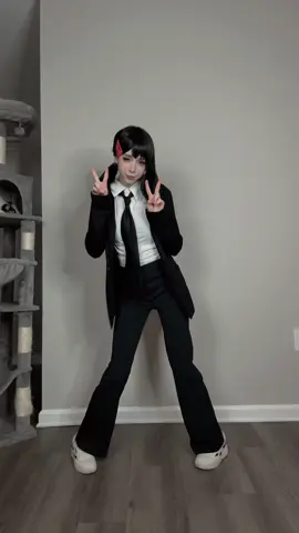 You can see the exact moment I stopped taking the video seriously #chainsawman #cosplay #kobeni #cosplaydance #metroman 