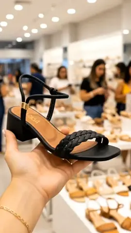 Salto Bloco Confortável Para Dia a Dia , Sandália Arisa. #sandalia #tamanco #modafeminina #calcadosfemininos #calcado 