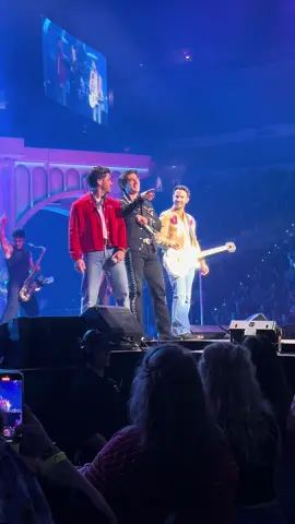 someone tell me what he was laughing at😭 #joejonas #jonasbrothers #raleighnc #fyp @joejonas @Jonas Brothers 