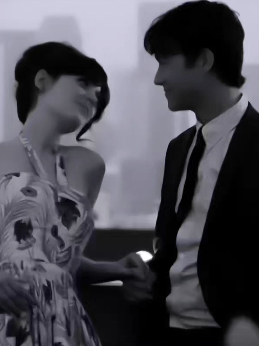 وليس الهجر يؤلمني ولكن جمال الذكريات يهز قلبي اخادع حزن روحي بالتمني فأين حنان ذاك القلب عني #explore#tiktok#500daysofsummer#fyp#ستوريات_انستا