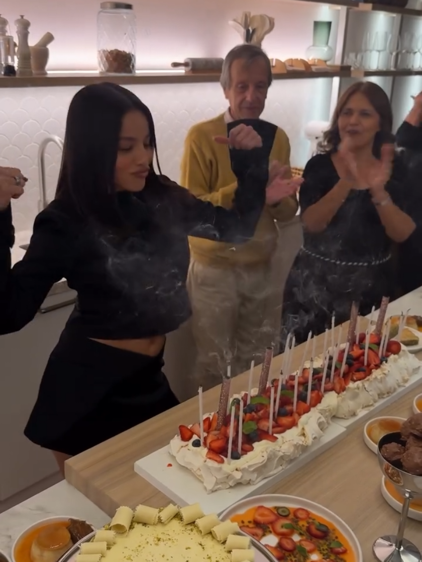 Emilia celebrando su cumpleaños 🫶🏽 #emiliamernes #cumpleaños #emilia #duki #dukiyemilia 