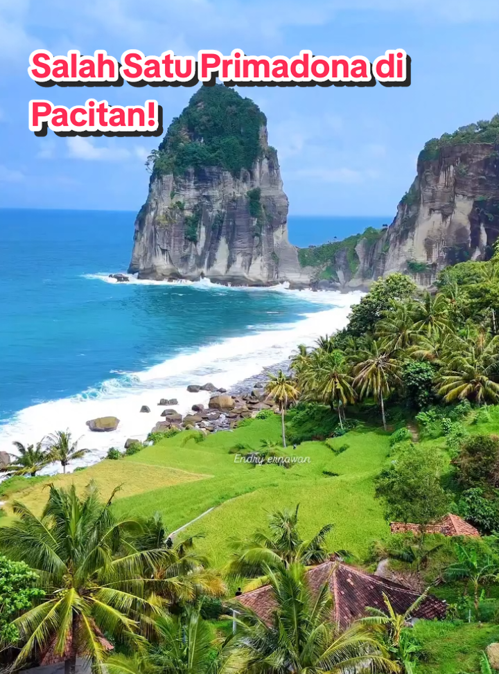 Hallo piknikers... Siapa yang sudah pernah kesini? Coba ceritakan pengalamanmu. 🥰 ===== 📍Pantai Pangasan, Kebonagung, Pacitan.  ===== #pacitan  #pesonaindonesia  #wisata  #jogja  #pacitanparadiseofjava  📸 @endry_ernawan