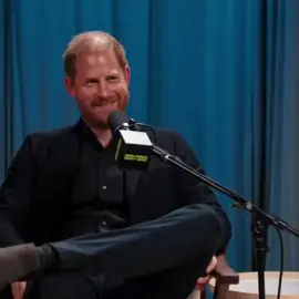 Taylor Swift vs Charli XCX? O que príncipe Harry pensa sobre isso? 🤔 Em entrevista ao podcast 'Hasan Minhaj Doesn’t Know', o marido de Meghan Markle teve uma reação curiosa ao ser questionado sobre a suposta briga entre as cantoras.  📽 Hasan Minhaj Doesn’t Know podcast #CarasBrasil #principeharry #hasanminhaj #taylorswift #charlixcx 