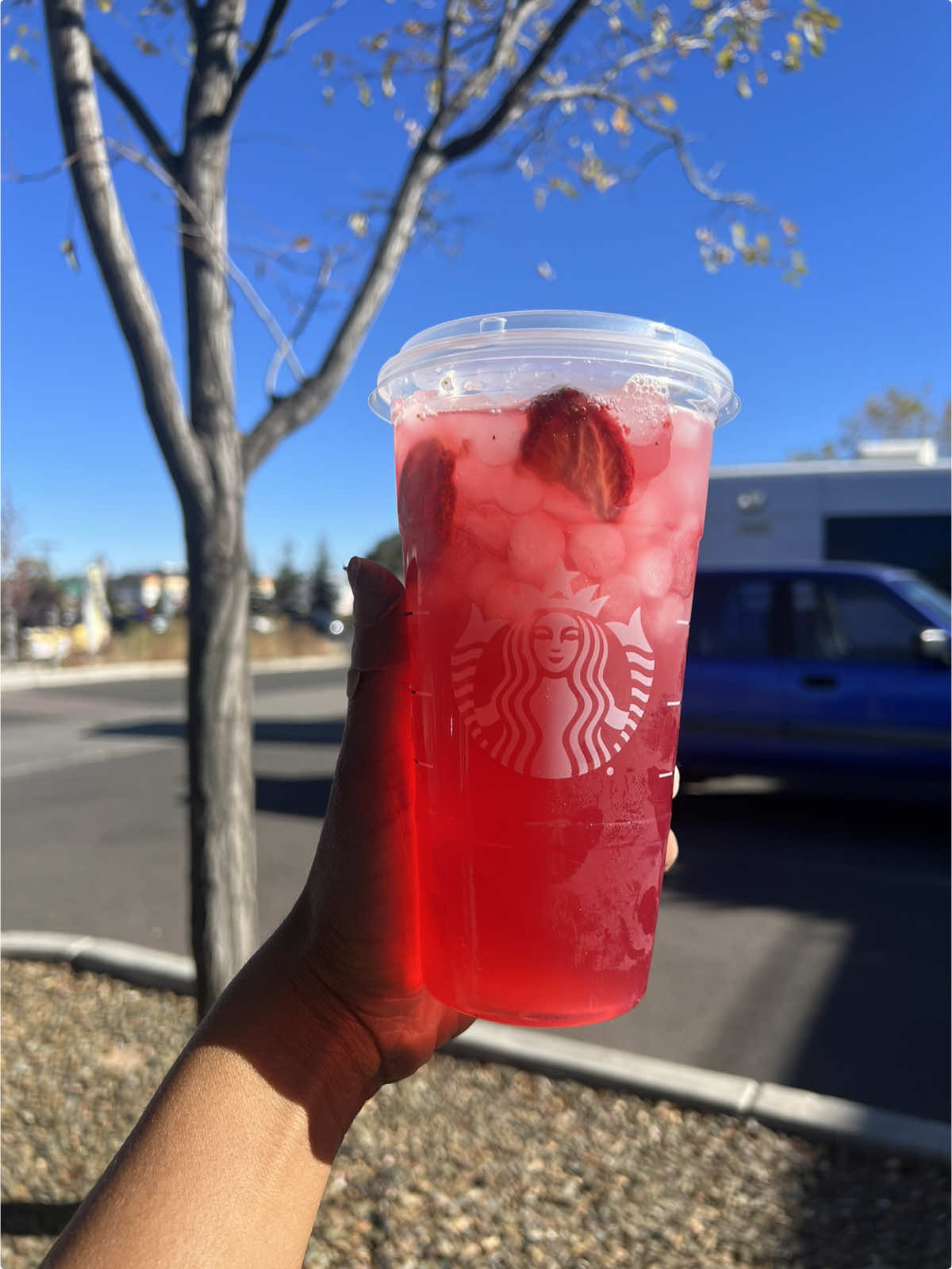 HOW TO ORDER🍓 grande strawberry acai lemonade  add passion tango tea add peach juice add 1 pump of apple brown sugar  (extra ice in a venti cup) @liv @Isaque  . . . . . #fyp #starbucks #coffeetiktok #coffee #starbucksorder    