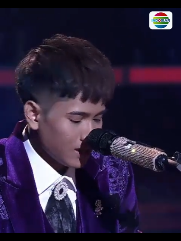 Penampilan @DA7.Valen Pamekasan sungguh romantis banget 🥰 di malam ini top 8 grup 1 result #indosiar #valen #valenda7 #dacademy7indosiar #fyp 