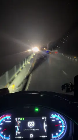 Người ta bảo tiền không quan trọng, nhưng sáng nào cũng vội vã ra khỏi nhà, đêm nào cũng thức đến kiệt sức cũng chỉ để kiếm tiền🥲#nghenghiepcuatoi 