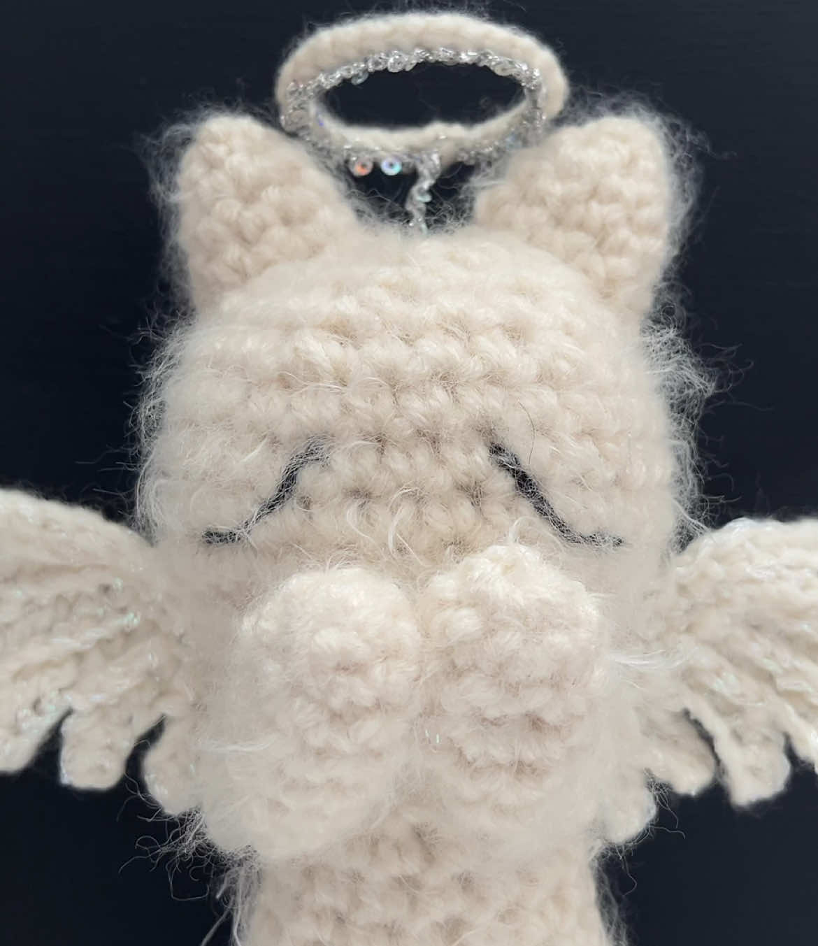 Praying cat angel ˚₊‧꒰ა 𓂋 ໒꒱ ‧₊˚ #fiberartist #crochettok #angelwings 