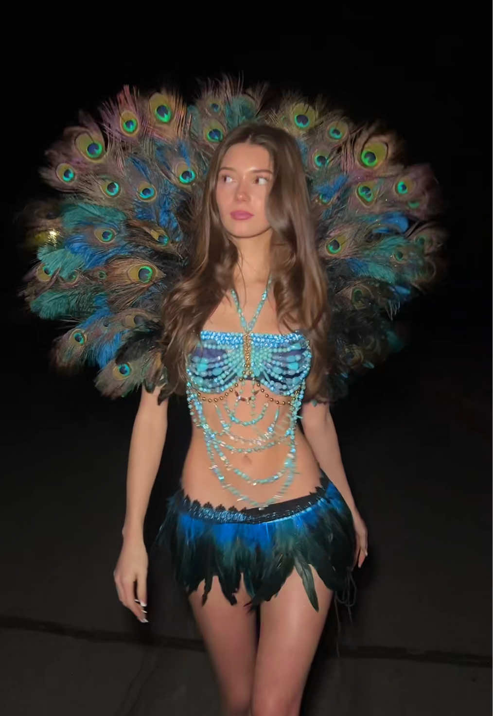 And the big reveal isss…TADA🦚 #costume #halloweencostume #peacock 
