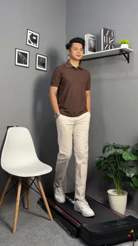 Rekomendasi Outfit Simple Pria. Bikin keliatan elegan dan ganteng👌🏻 #outfit #rekomendasioutfit #outfitsimple #poloshirt #chinopants 