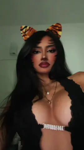 Rawr 🐯 #halloween #tigermakeup #halloweenlook #fyp #trending 