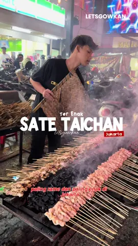 Sate Taichan ter enak di Jakarta🤩 📍Sate Taichan Mas Dani Dagingnya gendut gendut, dan juicy banget. Kalau lagi cari penginapan dekat Senayan City, Booking lewat aplikasi Reddoorz. Dan masukkan kode promo voucher “YUKNGINEP”. Happy Staycation❤️ . . #RedTravelers #RedDoorz #BukaSemuaPintu #fyp #satetaichan 