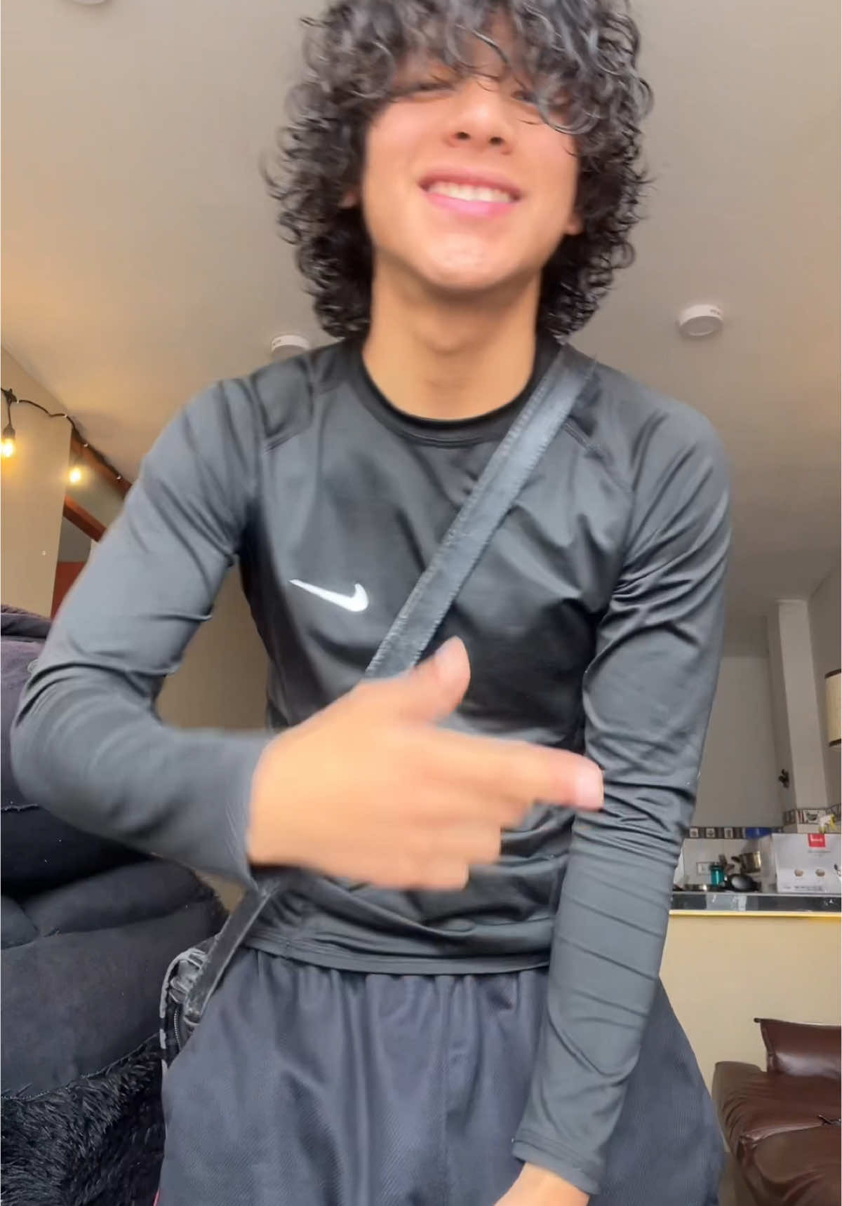 Hoy se estrena el videoclip de bailame 8:00 pm !! Mientras pueden ir escuchando el tema esta en todas las plataformas Los veo en live #bailamebriziope 