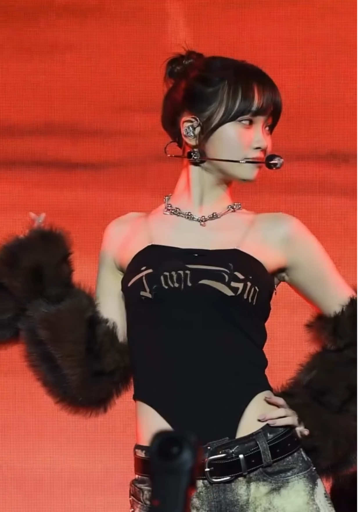 sorry for the lack of activity! #chaewon #kimchaewon #lesserafim #unforgiven #fancam 